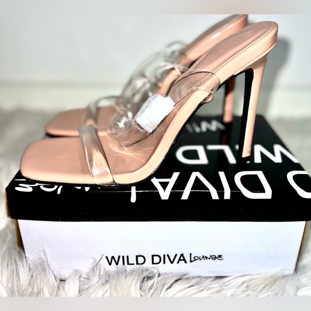 DIVA Lounge Black Heels and Peach Heels